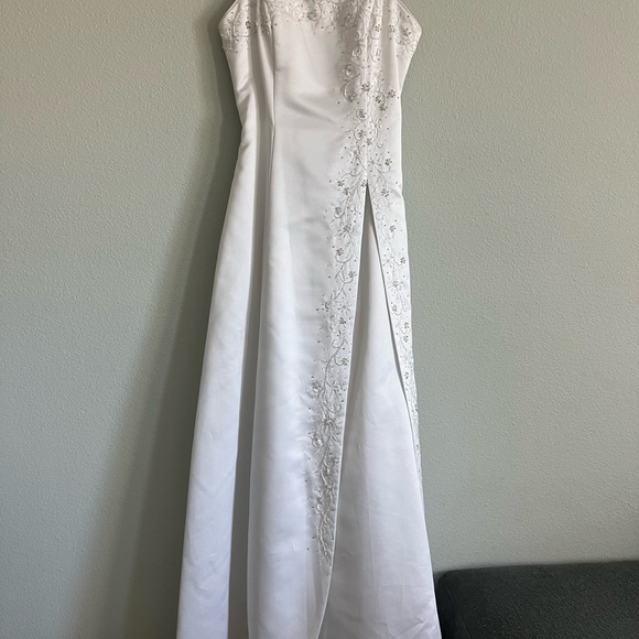 Aspeed White Strap Beaded/Embroidered Floral Wedding Dress. Size Small. - Picture 2 of 14